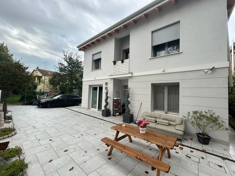 Villa in Vendita a Concordia sulla Secchia, 409'000€, 250 m²