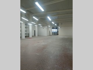 Capannone in Vendita a Genova, zona Molassana, 270'000€, 670 m²
