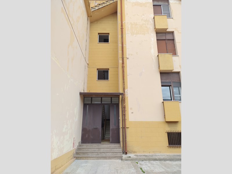 Appartamento in Vendita a Salice Salentino, zona Via L. Roselli n.46, 39'000€, 125 m²