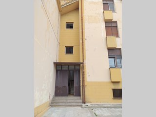 Appartamento in Vendita a Salice Salentino, zona Via L. Roselli n.46, 39'000€, 125 m²