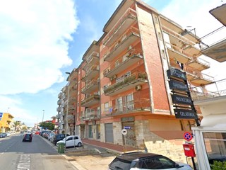 Box in Vendita a Mondragone, zona Via Domitiana, 4'000€, 5 m²