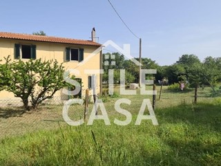 Casa Semi Indipendente in Vendita a Fucecchio, zona Galleno, 150'000€, 200 m², con Box