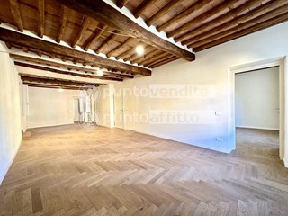Appartamento in Vendita a Lucca, 695'000€, 185 m²