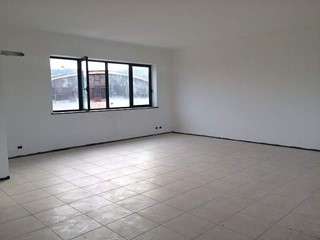 Ufficio in Affitto a Calcinaia, 700€, 60 m²