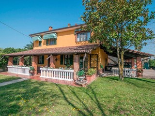 Casale in Vendita a Verrua Po, 250'000€, 250 m²