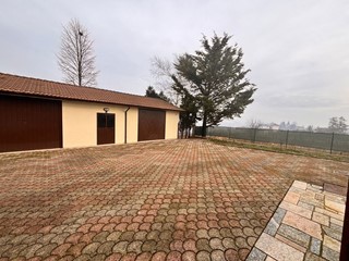 Villa in Vendita a Rovescala, 245'000€, 200 m²