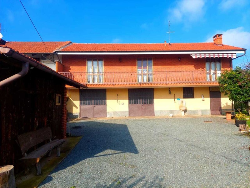 Casa Semi Indipendente in Vendita a Piossasco, 250'000€, 300 m²