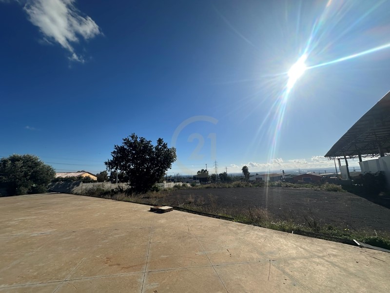 Terreno industriale in Affitto a Misterbianco, zona Zona Commerciale, 6500 m²