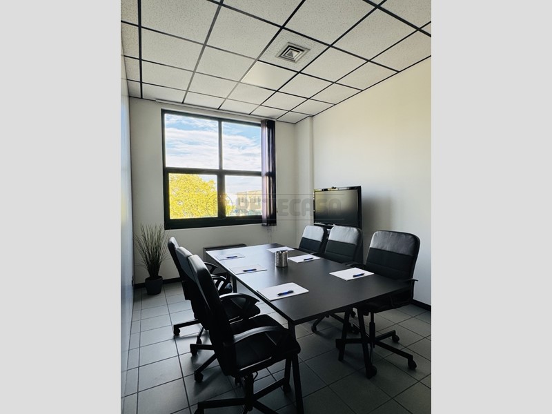 Ufficio in Affitto a Vicenza, 490€, 340 m², arredato