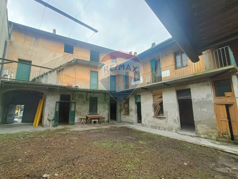 Casa Indipendente in Vendita a Varedo, 270'000€, 405 m²