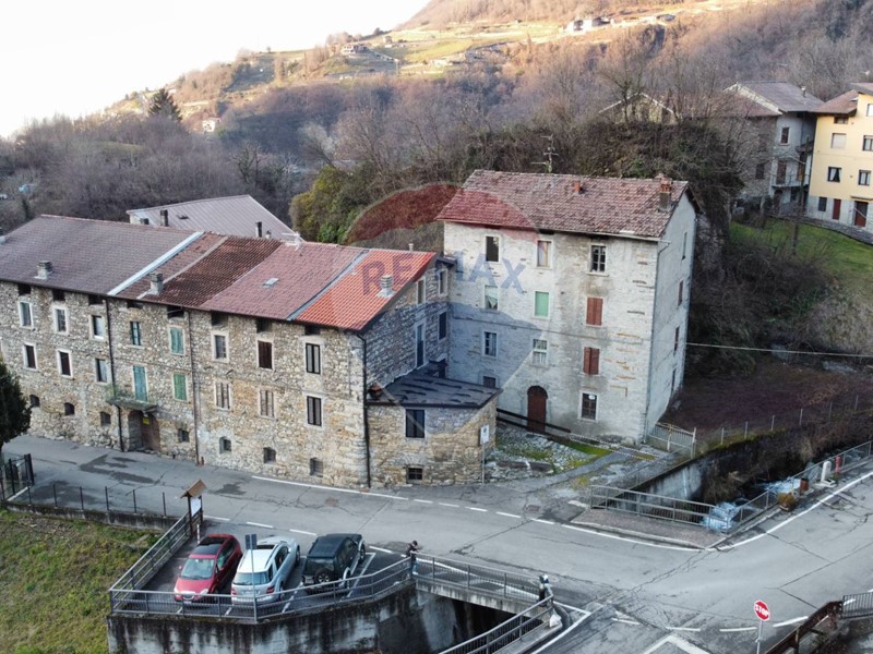 Rustico in Vendita a Bienno, 80'000€, 300 m²