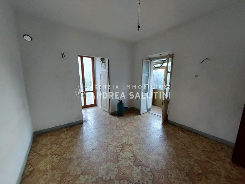 Trilocale in Vendita a Buti, 35'000€, 80 m², arredato