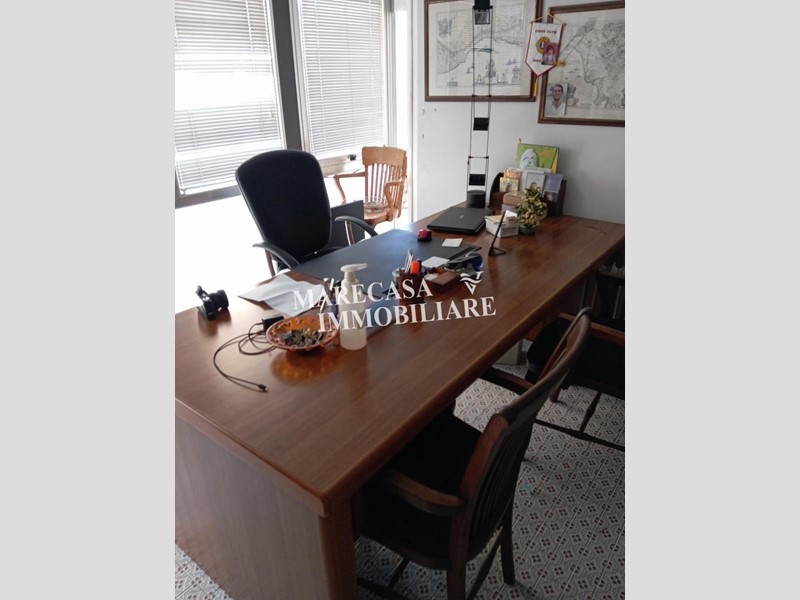 Ufficio in Vendita a Carrara, zona Marina di Carrara, 39'000€, 25 m²