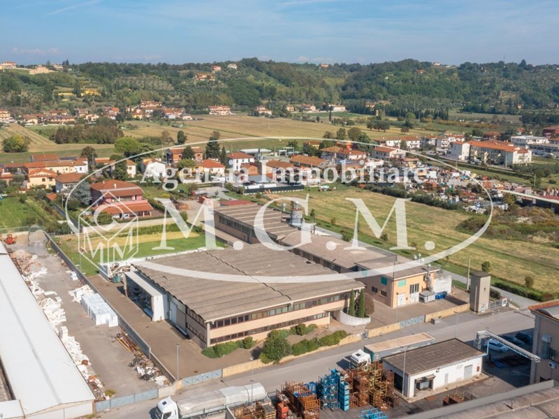 Capannone in Vendita a Santa Maria a Monte, 850'000€, 3000 m²