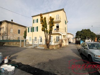 Appartamento in Vendita a Capannori, zona Lunata, 275'000&euro;, 130 m², con Box