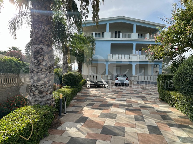 Appartamento in Affitto a Avola, 1'300€, 220 m²