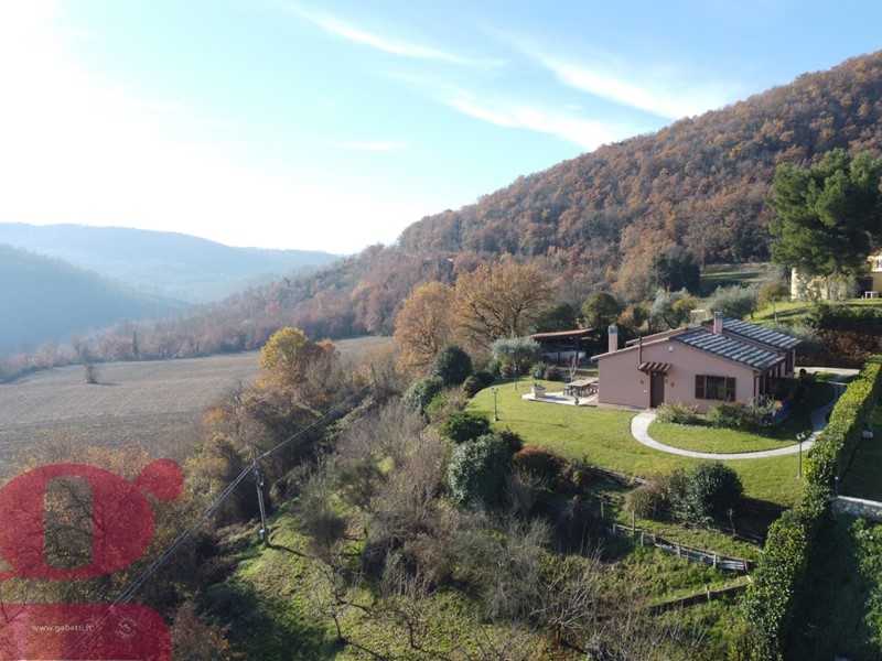 Villa in Vendita a San Venanzo, 315'000€, 195 m²