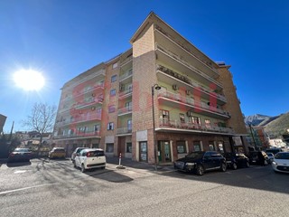 Negozio in Vendita a Venafro, 350'000&euro;, 453 m²
