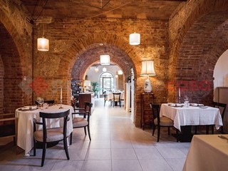 Negozio in Vendita a Siena, 230 m²