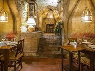 Negozio in Vendita a Siena, 230 m²