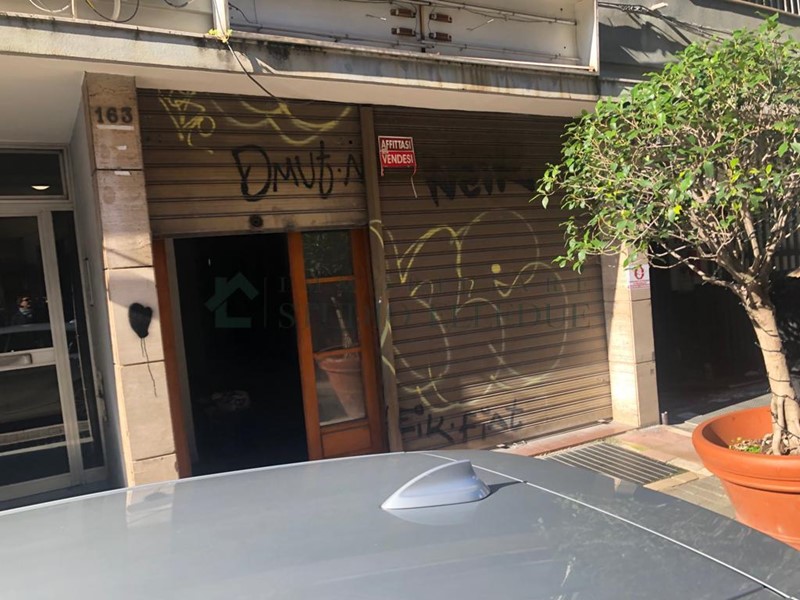 Immobile commerciale in Affitto a Bari, 850€, 80 m²
