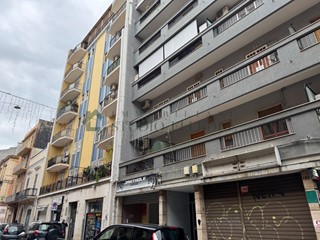 Immobile commerciale in Affitto a Bari, 850€, 80 m²