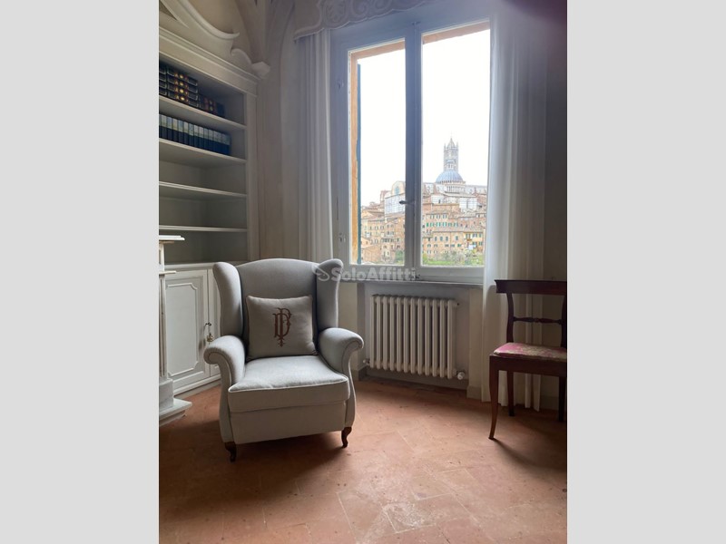 Appartamento in Affitto a Siena, zona Centro storico, 2'300€, 200 m², arredato