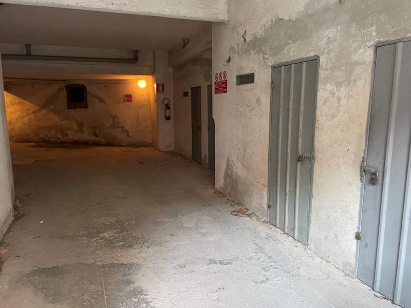 Magazzino in Vendita a Genova, zona Marassi, 6'500€, 6 m²