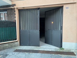 Magazzino in Vendita a Genova, zona Marassi, 6'500€, 6 m²