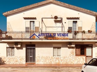 Casa Indipendente in Vendita a Siracusa, 200'000&euro;, 200 m², arredato