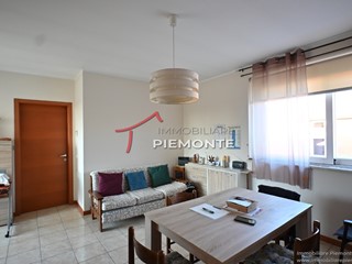 Bilocale in Vendita a Borgomanero, 127'500€, 65 m², con Box