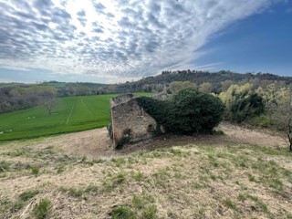 Casale in Vendita a Marsciano, zona Frazioni, 119'000€, 407 m²