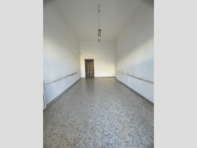 Capannone in Affitto a Bari, zona Carbonara, 400€, 85 m²