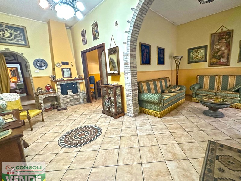 Casa Indipendente in Vendita a Mascali, zona via D'Angelo, 180'000€, 180 m², con Box