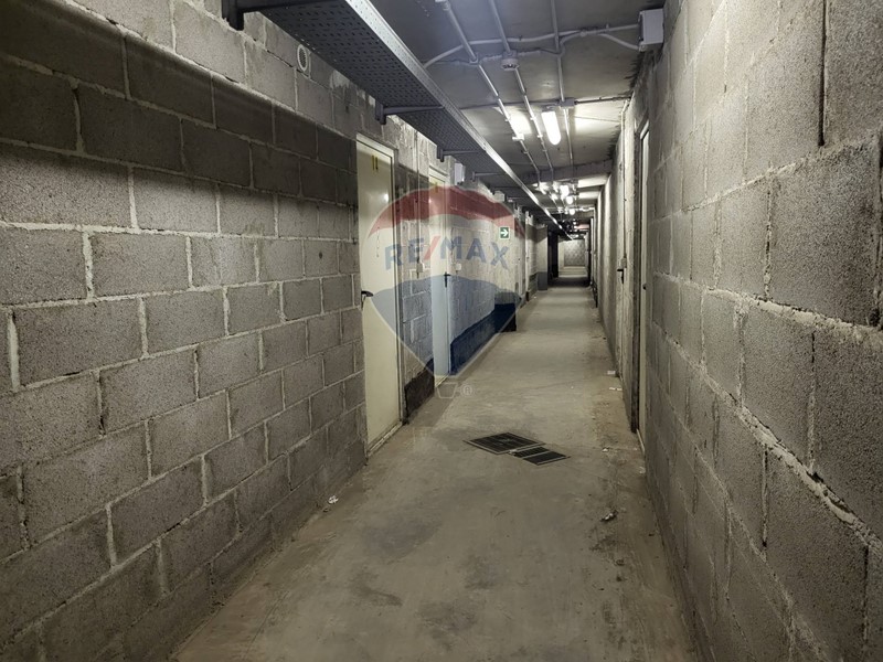 Immobile commerciale in Vendita a Anzio, zona Anzio due, 10'000€, 70 m²