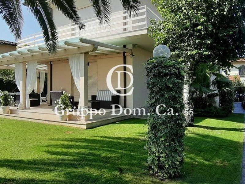 Villa in Affitto a Forte dei Marmi, 40'000€, 200 m², arredato