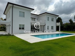 Villa in Affitto a Forte dei Marmi, 80'000€, 500 m², arredato