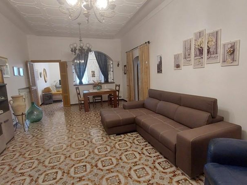 Casa Semi Indipendente in Vendita a Massa, zona Marina di Massa, 280'000&euro;, 170 m², con Box