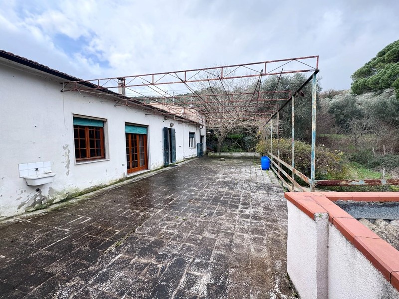 Casa Indipendente in Vendita a Vicopisano, 200'000€, 290 m², con Box