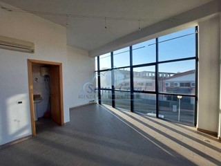 Ufficio in Vendita a Sarzana, 89'000€, 57 m²