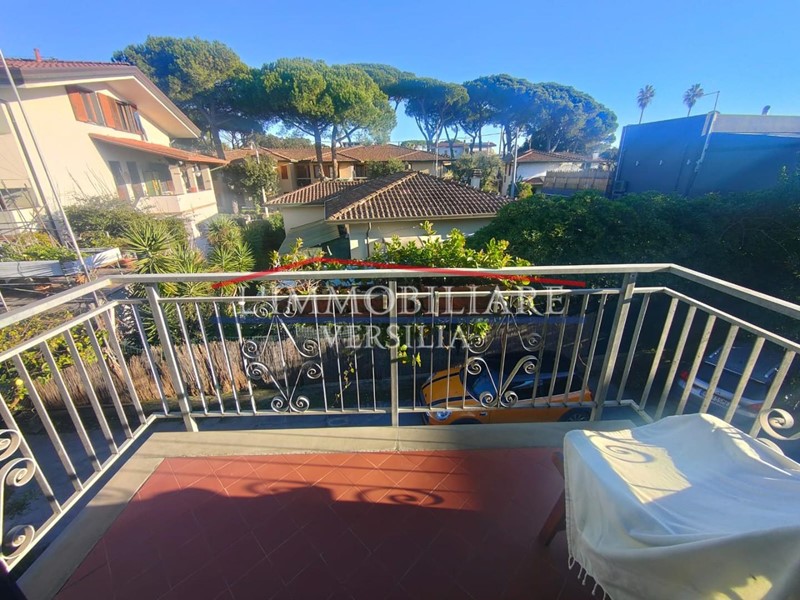 Appartamento in Vendita a Massa, zona Marina di Massa, 500'000€, 140 m², arredato