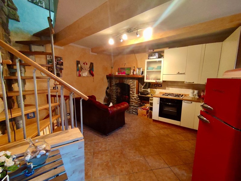 Casa Indipendente in Vendita a Massa, zona Altagnana, 75'000&euro;, 50 m², arredato