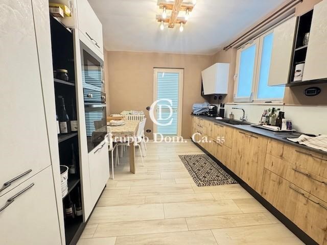 Villa bifamiliare in Vendita a Forte dei Marmi, zona Vittoria Apuana, 1'550'000€, 140 m², arredato