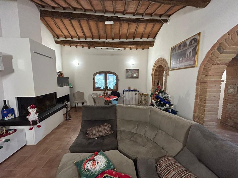 Casale in Vendita a Sovicille, zona Ampugnano, 650'000€, 380 m²