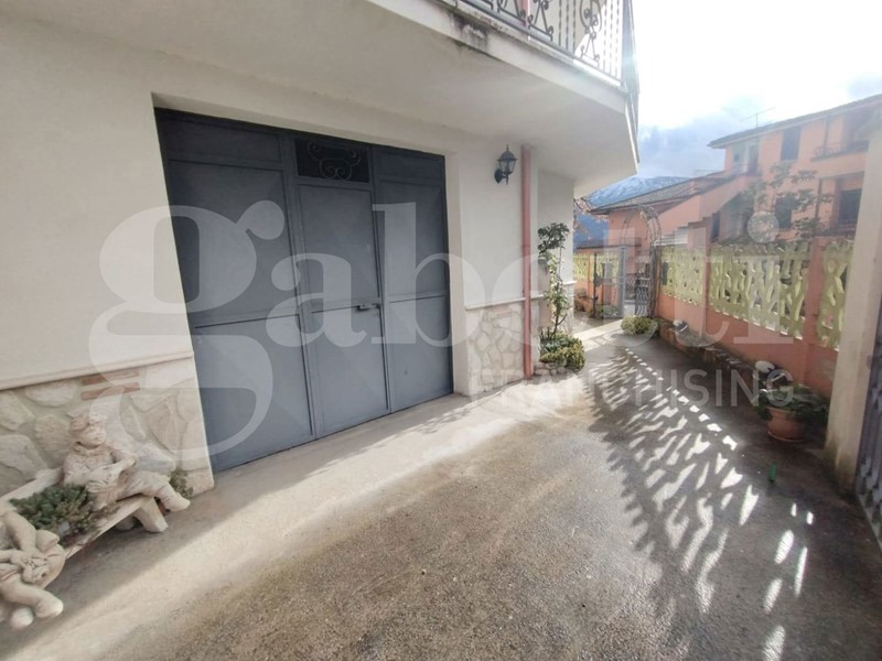 Casa Indipendente in Vendita a Tagliacozzo, 135'000€, 195 m²