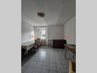 Appartamento in Vendita a Arezzo, 120'000€, 116 m², arredato