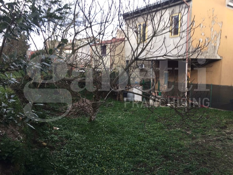 Casa Indipendente in Vendita a Avellino, 50'000&euro;, 130 m²