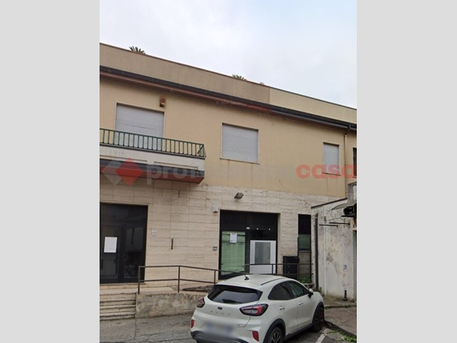 Negozio in Vendita a Taurianova, 285'000€, 658 m²