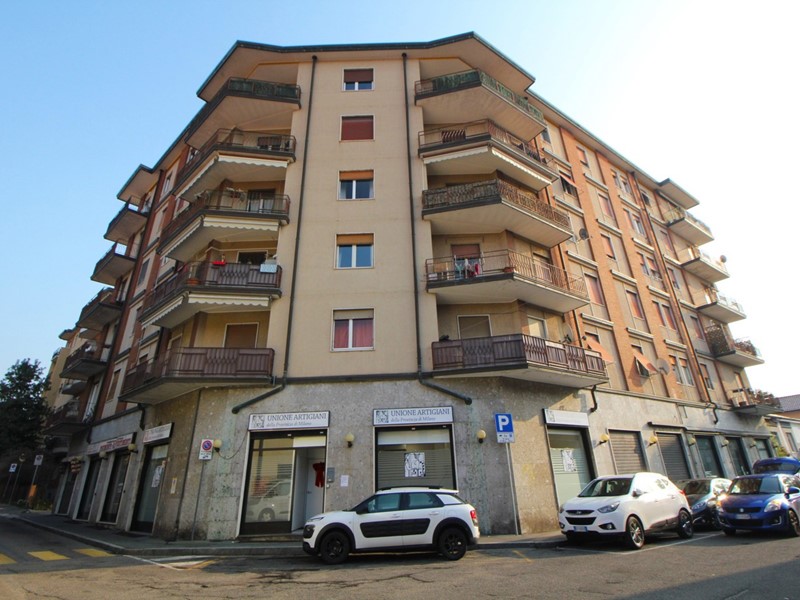 Negozio in Vendita a Legnano, 60'000€, 51 m²