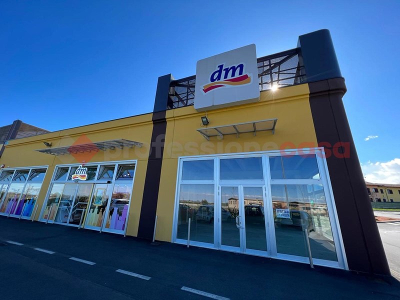 Negozio in Vendita a Bricherasio, 239'000€, 195 m²